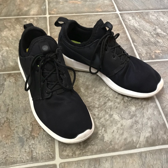 le scarpe nike donne roshe 2 correndo poshmark le scarpe nike donne roshe 2 correndo poshmark